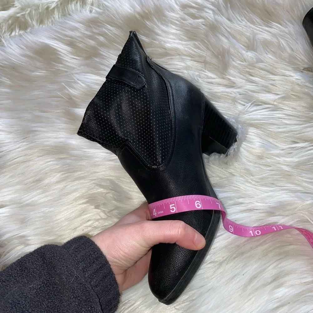 Sam & Libby black synthetic material size 8 M heeled ankle booties